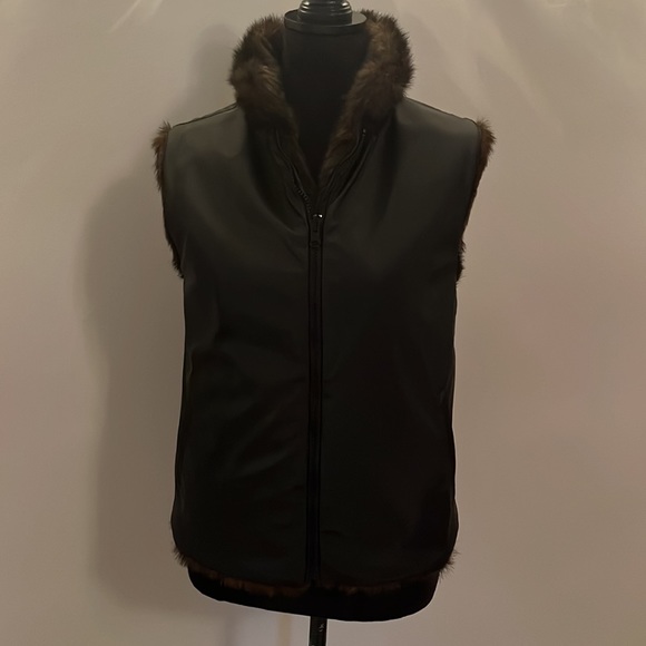 Gorgeous Brown Faux Fur Reversible Vest - Picture 10 of 12